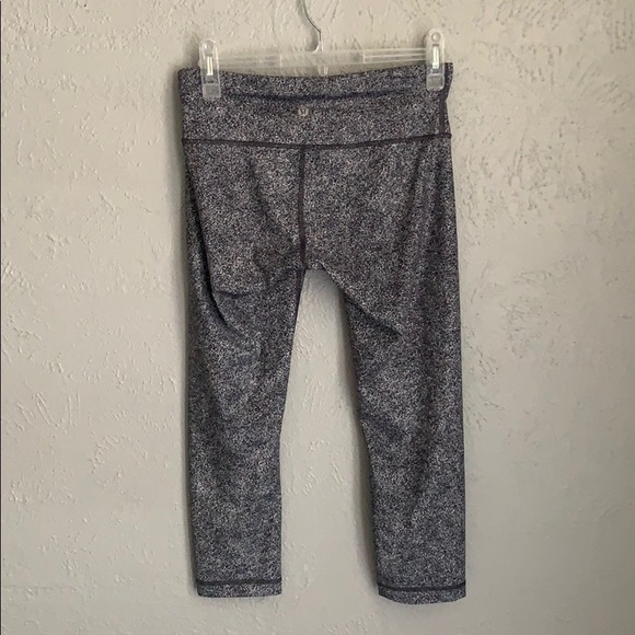Lululemon cropped leggings sizes 4 & 6 - Picture 2 of 2